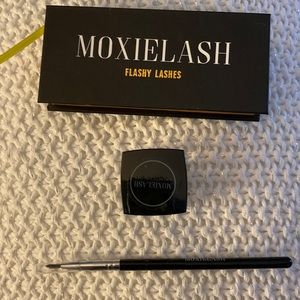 MOXIE FLASHY LASHES